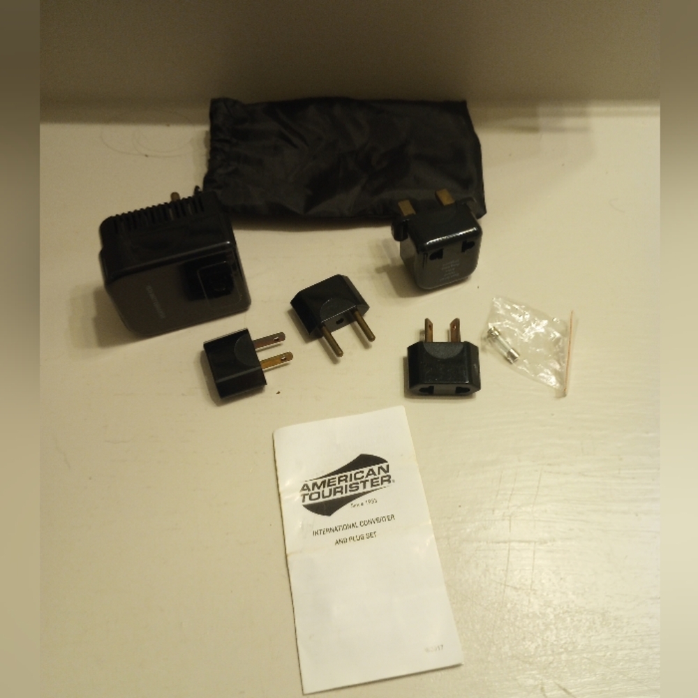 American Tourister International Converter And Plug Set